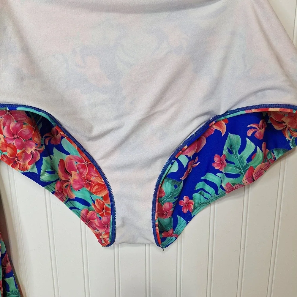 Beach to Beach Womens 24 Two Piece Swimsuit Blue Floral Un Padded‎ Convertible